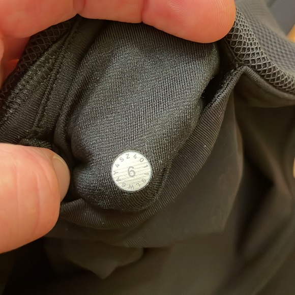 Lululemon leggings size 6 - Picture 4 of 5